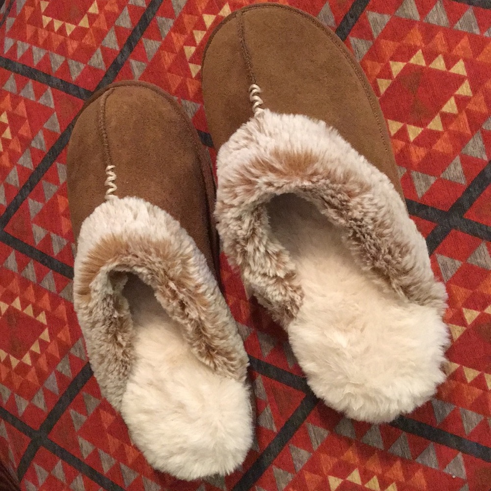 Fuzzy memory foam slippers ❤️